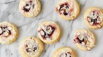 Raspberry-Cream Cheese Crescent Danish Raspberry-Cream Cheese Crescent Danish