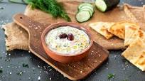 Hausgemachtes Tzatziki (Tsatsiki) wie im Urlaub Hausgemachtes Tzatziki (Tsatsiki) wie im Urlaub