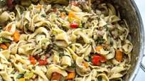 Healthy Beef Stroganoff {One Pot + Extra Veggies} Healthy Beef Stroganoff {One Pot + Extra Veggies}