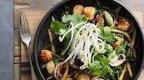 Noodles with Clams, Scallops and Sprouts Noodles with Clams, Scallops and Sprouts