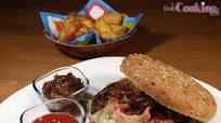 Hamburguesa bbq con bacon y cebolla caramelizada Hamburguesa bbq con bacon y cebolla caramelizada