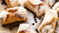Amazing Vegan Cannoli Recipe (Baked) Amazing Vegan Cannoli Recipe (Baked)