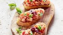 Bruschetta z pomidorami i mozzarellą Bruschetta z pomidorami i mozzarellą
