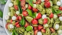 Caprese Pasta Salad with Pesto Caprese Pasta Salad with Pesto