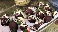 Chocolate Covered Strawberries with Whipped Cream Chocolate Covered Strawberries with Whipped Cream