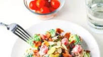 Healthy Broccoli Bacon Salad with Greek Yogurt Dressing Healthy Broccoli Bacon Salad with Greek Yogurt Dressing
