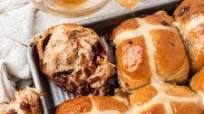 Best Choc Chip Hot Cross Buns Best Choc Chip Hot Cross Buns