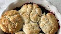 EASY GLUTEN-FREE BLUEBERRY COBBLER EASY GLUTEN-FREE BLUEBERRY COBBLER