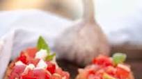 Bruschetta semplice e variante al pomodoro Bruschetta semplice e variante al pomodoro