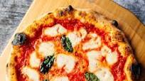 Pizza Margherita, grand classique simple et délicieux Pizza Margherita, grand classique simple et délicieux