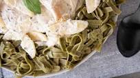 Apples and Chicken with Spinach Noodles Apples and Chicken with Spinach Noodles