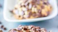 Giant Chocolate Chip Cookies (Disney Copycat) Giant Chocolate Chip Cookies (Disney Copycat)
