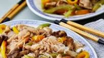 Low-carb chicken stir-fry with shirataki noodles Low-carb chicken stir-fry with shirataki noodles