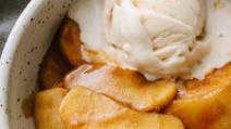 SKILLET CINNAMON APPLES (HEALTHY) SKILLET CINNAMON APPLES (HEALTHY)