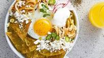 Chilaquiles verdes con huevo Chilaquiles verdes con huevo