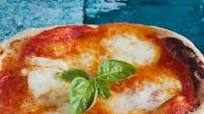 Authentic Neapolitan Cheese Pizza (la vera pizza margherita) - Campania Authentic Neapolitan Cheese Pizza (la vera pizza margherita) - Campania