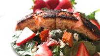 Blackened Salmon & Strawberry Salad Blackened Salmon & Strawberry Salad
