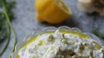 Tzatziki (Greek Cucumber Yogurt Sauce) Tzatziki (Greek Cucumber Yogurt Sauce)