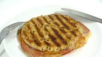 Stuffed Pepperoni Pizza Melt, Low in Calories, Big on Taste Stuffed Pepperoni Pizza Melt, Low in Calories, Big on Taste