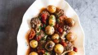 Baked Kafta with Potatoes (Kafta Bi-Siniyeh) Baked Kafta with Potatoes (Kafta Bi-Siniyeh)