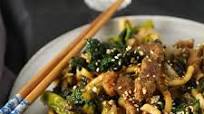 BEEF, BROCCOLI AND UDON NOODLE STIR-FRY BEEF, BROCCOLI AND UDON NOODLE STIR-FRY