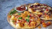 Pizza on a Weber Pulse Pizza on a Weber Pulse