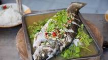Steamed Fish With Lime and Garlic Recipe (ปลากะพงนึ่งมะนาว) Steamed Fish With Lime and Garlic Recipe (ปลากะพงนึ่งมะนาว)