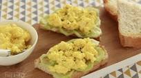 Tostas con ensalada de huevo Tostas con ensalada de huevo