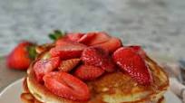 Strawberry Pancakes with Strawberry Syrup Strawberry Pancakes with Strawberry Syrup