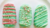Christmas Cake Popsicles (Cakesicles) Christmas Cake Popsicles (Cakesicles)