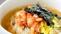 Janchi Guksu (Korean Warm Noodle Soup) Janchi Guksu (Korean Warm Noodle Soup)
