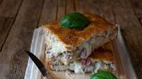 Focaccia salsiccia e mozzarella, morbida e gustosa! Focaccia salsiccia e mozzarella, morbida e gustosa!