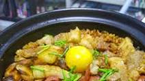 Pork Belly Claypot Rice with Salted Egg Yolk (鹹蛋豬肉臘味沙鍋飯) Pork Belly Claypot Rice with Salted Egg Yolk (鹹蛋豬肉臘味沙鍋飯)