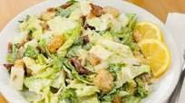 Cách làm salad Caesar tại nhà dễ dàng Cách làm salad Caesar tại nhà dễ dàng