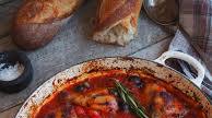 Kylling i tomatsaus med paprika og oliven Kylling i tomatsaus med paprika og oliven