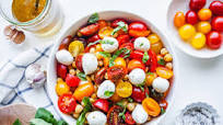 Easy Chickpea Caprese Salad Easy Chickpea Caprese Salad