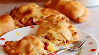 Ham and pineapple calzones recipe Ham and pineapple calzones recipe