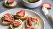 Pesto Cream Cheese Strawberry Bruschetta Pesto Cream Cheese Strawberry Bruschetta