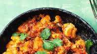 Aloo gobi - indisk rätt med potatis och blomkål Aloo gobi - indisk rätt med potatis och blomkål
