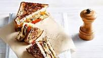 Cheesy antipasto veggie sandwich Cheesy antipasto veggie sandwich