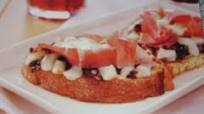 Ricetta Bruschetta con radicchio stufato, provola e cotto Ricetta Bruschetta con radicchio stufato, provola e cotto