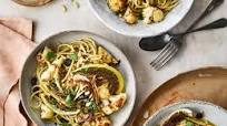 Cauliflower, anchovy and raisin spaghetti Cauliflower, anchovy and raisin spaghetti
