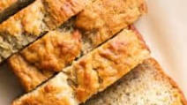 VEGAN BANANA BREAD (HEALTHY + EASY) VEGAN BANANA BREAD (HEALTHY + EASY)