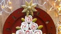 Albero di tartine al salmone antipasto di Natale Albero di tartine al salmone antipasto di Natale