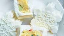 Easy Christmas Snowflake Cake Pops Easy Christmas Snowflake Cake Pops