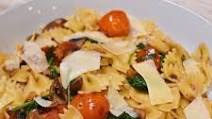 Easy Farfalle Pasta with Mushrooms, Tomatoes, and Spinach Easy Farfalle Pasta with Mushrooms, Tomatoes, and Spinach
