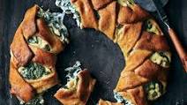 Cheesy Chicken-and-Spinach Stromboli Ring Cheesy Chicken-and-Spinach Stromboli Ring