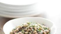 Black-Eyed Pea Salad with Red Onions and Dill (Salata Mavromatika) Black-Eyed Pea Salad with Red Onions and Dill (Salata Mavromatika)