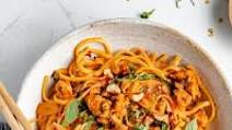 Sweet & Spicy Hot Chili Chicken Noodles with Basil Sweet & Spicy Hot Chili Chicken Noodles with Basil