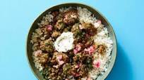 Chimichurri Beef Bowl with Pickled Onions & Sour Cream Chimichurri Beef Bowl with Pickled Onions & Sour Cream